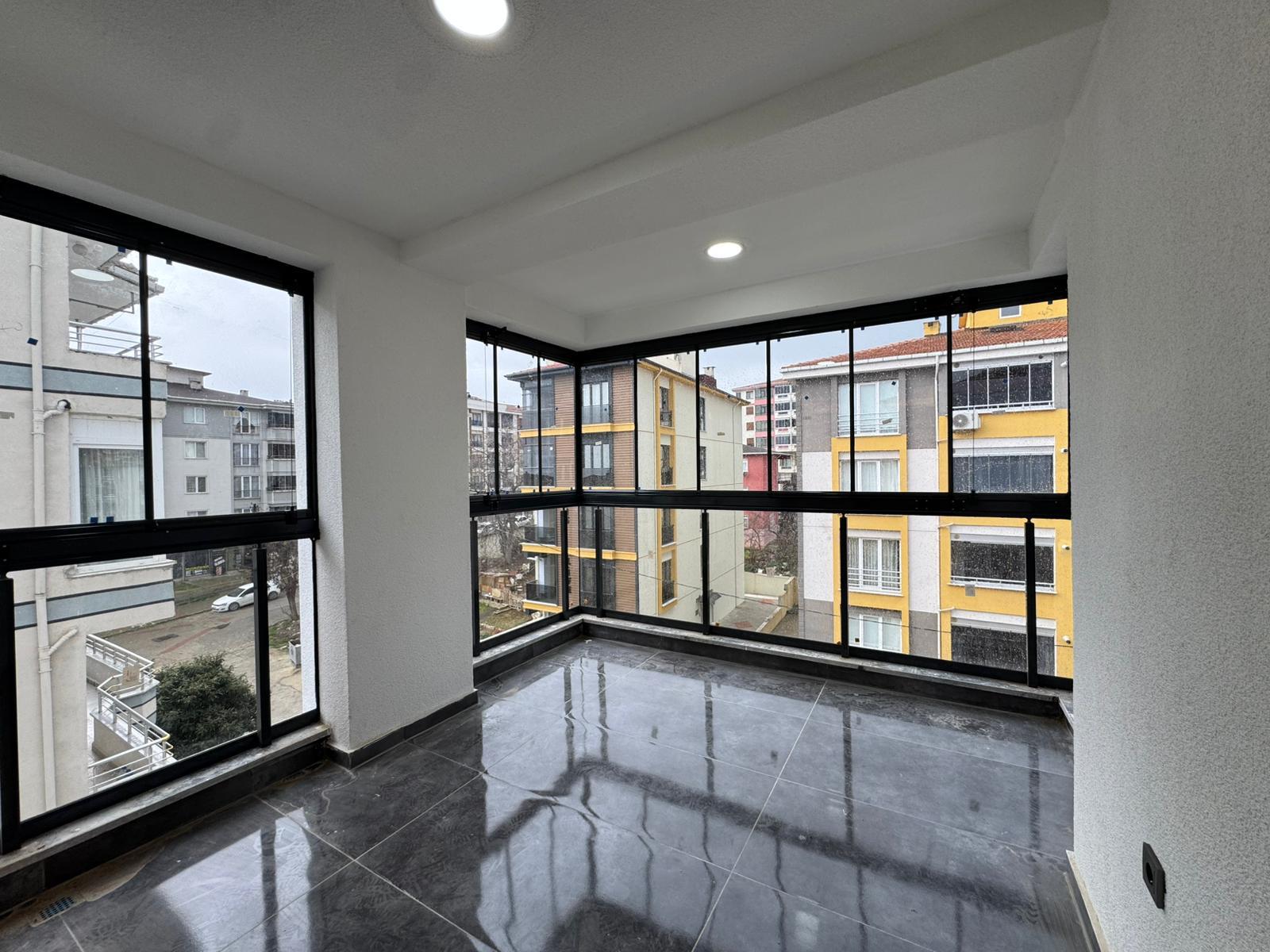 ALTINOVA'DA SIFIR 3+1 DAİRE