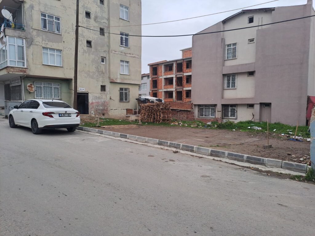 ÇINARLI MAHALLESİNDE 270 M2 ARSA