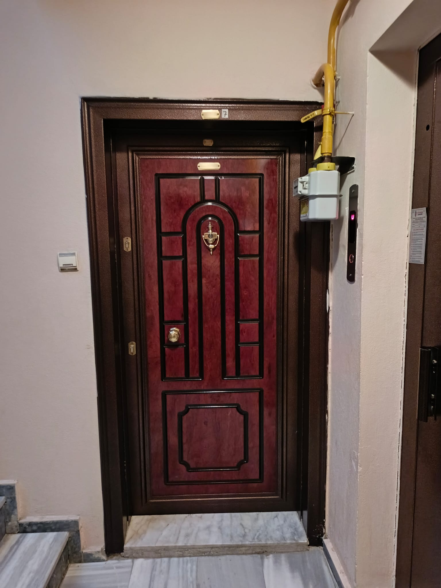 ORTACAMİ'DE 3+1 ASANSÖRLÜ - OTOPARKLI FIRSAT DAİRE!